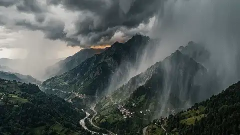 Orta ve Doğu Karadeniz'de Şiddetli Yağış Uyarısı: 10 İlde Sarı Kodlu Alarm