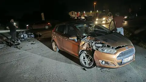 Otomobil ile çarpışan motosiklet sürücüsü ağır yaralandı