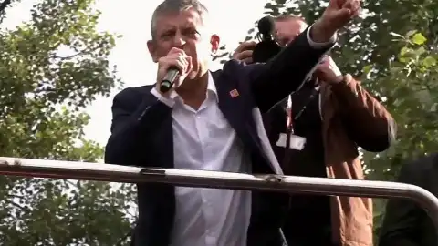 Özgür Özel'den TBMM Önünden Açıklama: Artık Yeter