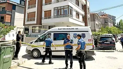 Parkta Kanlar İçinde Bulunan Şüpheli, Anne ve Babasını Öldürdüğünü İtiraf Etti