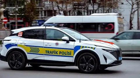 Polis Araçlarının Mavi-Beyaz Olmasının Bilimsel Nedenleri Açıklandı