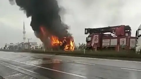 Sakarya'da Yolcu Otobüsü Alev Aldı