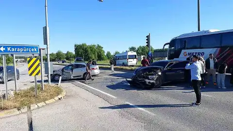 Sakarya'da Zincirleme Kaza: 5 Kişi Yaralandı, 3'ü Çocuk
