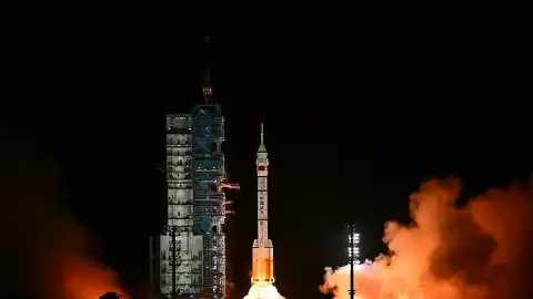 Shenzhou-23 Uzay Aracı Tiangong İstasyonu'na Başarıyla Kenetlendi