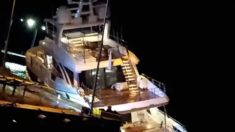 Sinop Limanı'nda Lüks Yat Yan Yattı: 6 Mürettebat Kurtarıldı
