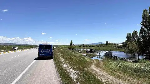 Sivas'ta Bayram Dönüşü Feci Kaza: 3'ü Ağır 4 Yaralı