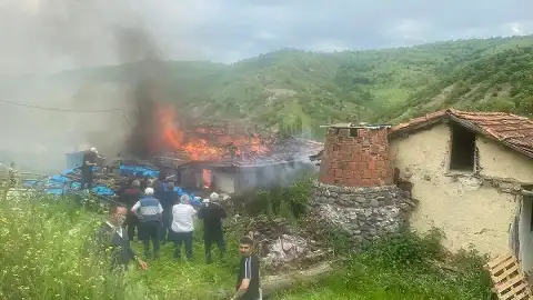 Tokat'ın Zile İlçesinde Yangın: Ahşap Ev Kullanılmaz Hale Geldi