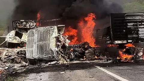 Van-Tatvan kara yolunda feci kaza: 2 sürücü hayatını kaybetti