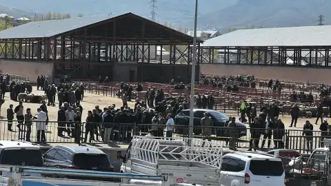 Van'da Hayvan Pazarı'nda Çıkan Kavgada 1 Kişi Hayatını Kaybetti, 13 Kişi Yaralandı