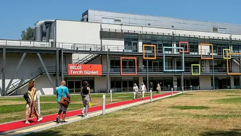 YÖK'ten Açıklama: Bilgi Üniversitesi'nin Faaliyet İzni İptal Edildi, Öğrencilerin Nakil Süreci Belirlendi