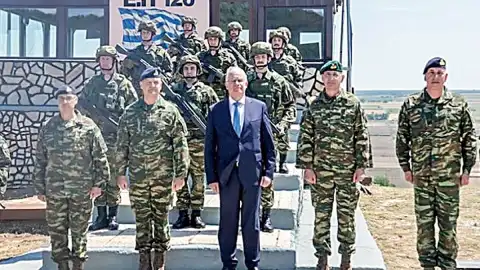 Yunanistan Cumhurbaşkanı Tasulas Sınır Karakolunda Geceledi: 'Provokasyonlar Geçemez'