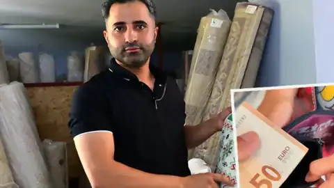 Adana Seyhan'da Halı Yıkama İşletmecisi Battaniyeden Çıkan Paraları Müşterisine Teslim Etti