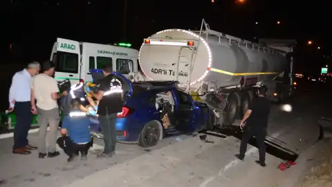 Adana'da Tankerle Çarpışan Otomobildeki Baba Hayatını Kaybetti, 2 Çocuk Yaralandı