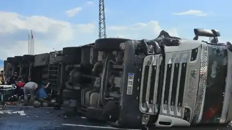 Ağrı'da Zincirleme Trafik Kazası: 1 Ölü, 4 Yaralı