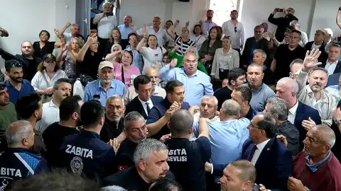 Akçakoca'da Belediye Başkanvekilliği Seçimi Sonrası Arbede Çıktı
