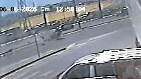 Avcılar'da D-100 Karayolu'nda otomobil takla attı: 2 yaralı