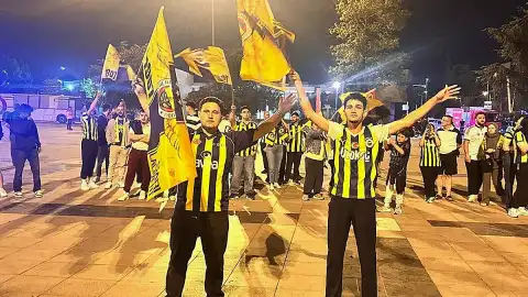 Aziz Yıldırım'ın Fenerbahçe Başkanlığına Seçilmesi Düzce'de Kutlandı