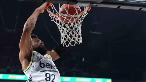 Basketbol Süper Ligi Final Serisi: Fenerbahçe, Beşiktaş'ı Deplasmanda Mağlup Ederek Seride Öne Geçti