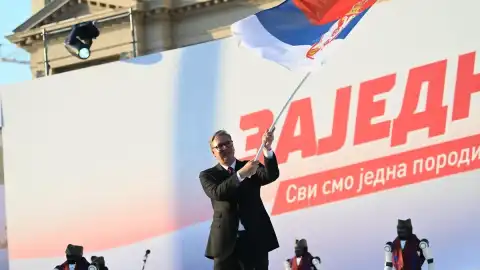 Belgrad'daki Mitingde Sırbistan Cumhurbaşkanı Aleksandar Vucic: "Birkaç hafta daha Cumhurbaşkanı olarak görevimi sürdüreceğim, sonra istifa ediyorum"