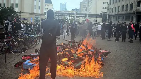 Brüksel'de Eğitim Tasarruf Tedbirlerine Karşı Yeni Protesto