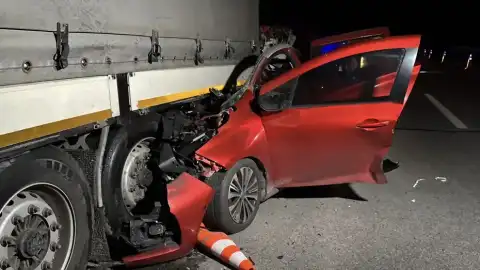 Edirne'de Tırın Arkasına Çarpan Otomobilin Sürücüsü Hayatını Kaybetti