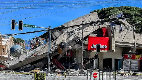 Filipinler'de 7,8 Büyüklüğündeki Depremde Can Kaybı 32'ye Yükseldi