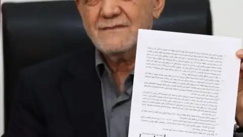 İran Cumhurbaşkanı Mesud Pezeşkiyan'ın ABD ile Mutabakat Zaptını İmzaladığı Anlar Paylaşıldı