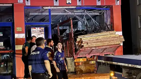 Konya'da Market Kazası: Kamyon Sürücüsü Ağır Yaralandı