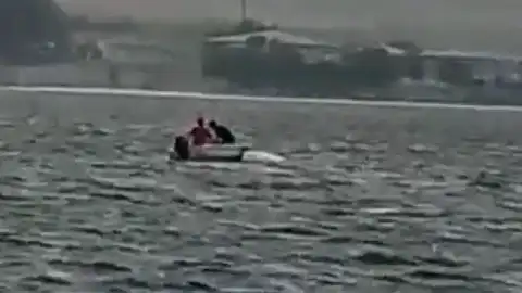 Küçükçekmece Gölü'nde Kayık Alabora Oldu: Mahsur Kalanlar Kurtarıldı