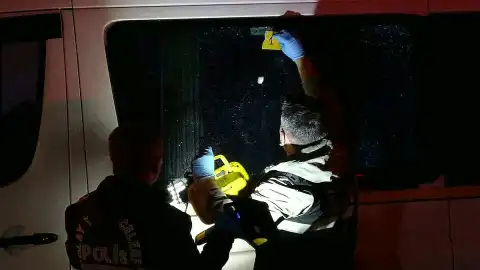 Malatya'da Husumetlisinin Silahlı Saldırısı Sonucu 19 Yaşındaki Genç Yaralandı, Minibüse De Kurşun İsabet Etti