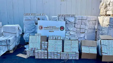 Mersin Limanı'nda Yaklaşık 5 Milyar TL Değerinde Tramadol Etken Maddeli Kapsül Ele Geçirildi