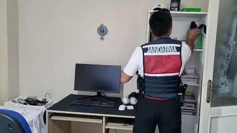 MİT'ten İstanbul ve Kocaeli'de Kredi Kartı Şebekesine Eş Zamanlı Operasyon: 3 Şüpheli Gözaltına Alındı
