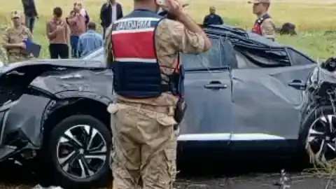 Nişan dönüşü feci kaza: 3 kişi hayatını kaybetti, 1 kişi yaralandı