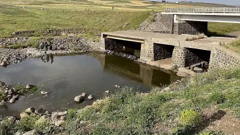 Şanlıurfa'da Derede Boğulma Tehlikesi Geçiren Çocuk Hayatını Kaybetti