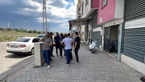 Şanlıurfa'da Tartışma Sonucu Eşini ve Kızını Silahla Yaralayan Şüpheli Kaçtı