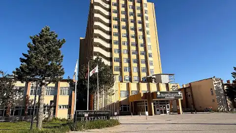 Sivas'ta Baltalı Saldırı: 3 Yaralı