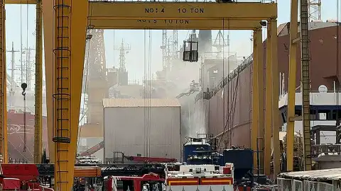 Tuzla Tersaneler Bölgesinde Gemi Yangını Çıktı