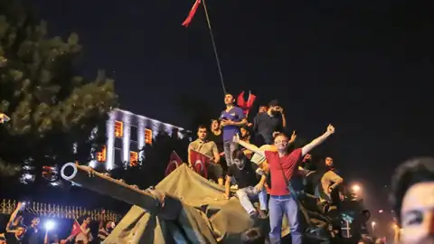 15 Temmuz 2016 Gecesi Türkiye'de Yaşananlar: Darbe Girişiminin Dakika Dakika Özeti