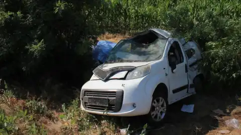 Aksaray'da Şarampole Devrilen Araçta Feci Kaza: 3 Ölü, 1 Yaralı