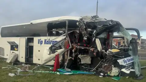 Anadolu Otoyolu'nda Otobüs Kazası: 15 Yaralı