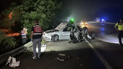 Anadolu Otoyolu'nda Tırın Otomobile Çarpması: 1 Çocuk Öldü, 3 Yaralı