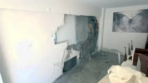 Avcılar'da İnşaat Alanından Sıçrayan Beton, Komşu Dairenin Salonunu Doldurdu