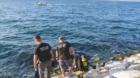 Aydın Kuşadası'nda Dalgalara Kapılan 12 Kişiden 3'ü Hayatını Kaybetti