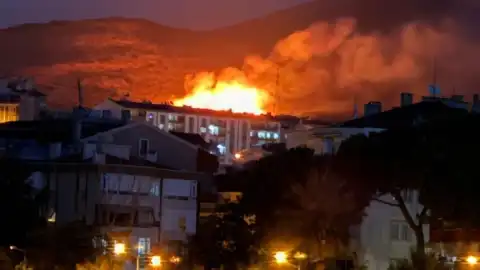 Balıkesir Erdek'te Şiddetli Sağanak ve Fırtına: Maddi Hasar Meydana Geldi