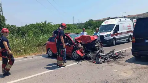 Balıkesir Erdek'te Zincirleme Trafik Kazası: 1 Ölü, 2 Yaralı