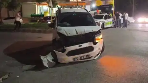 Batman'da Trafik Kazası: Taksi ile Hafif Ticari Araç Çarpıştı