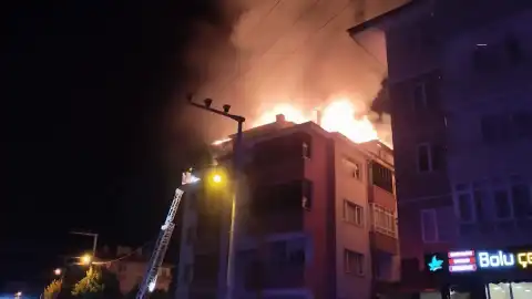 Bolu'da Apartman Çatı Katında Yangın: Kullanılamaz Hale Geldi