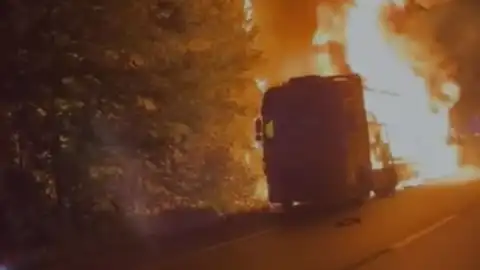 Çanakkale Lapseki'de TIR Dorsesi Alevlere Teslim Oldu