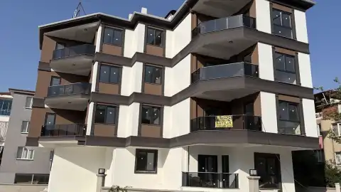 Denizli'de Balkondan Düşen 9 Yaşındaki Çocuk Yaralandı
