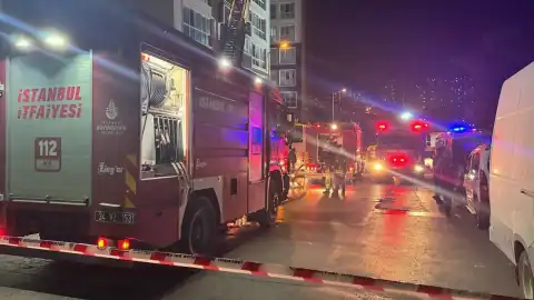 Esenyurt'ta 14 Katlı Binada Yangın: 13 Kişi Tahliye Edildi